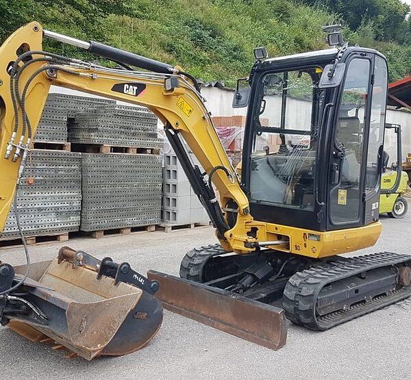 Mini-Pelle CAT 302.7D CR 2016 – 2,67T – 3 Godets occasion